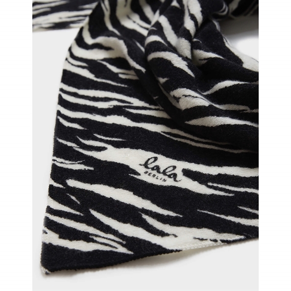 Lala Berlin Triangle Printed M, Black Tiger